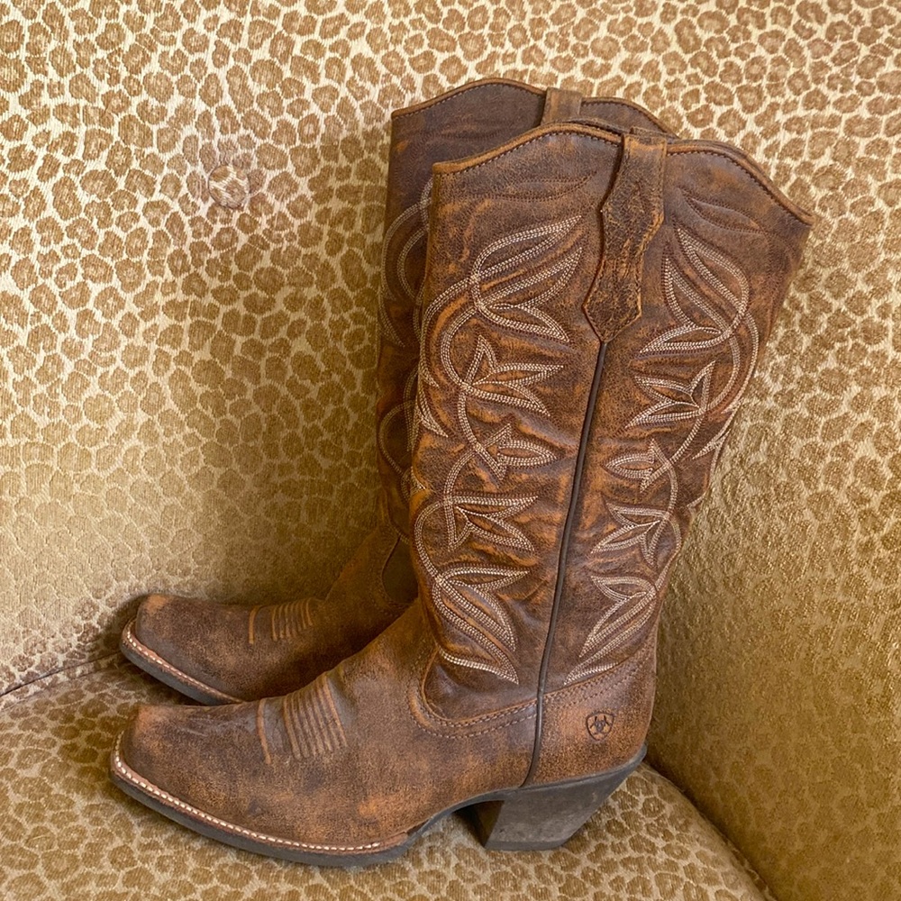 Women’s Ariat boots!